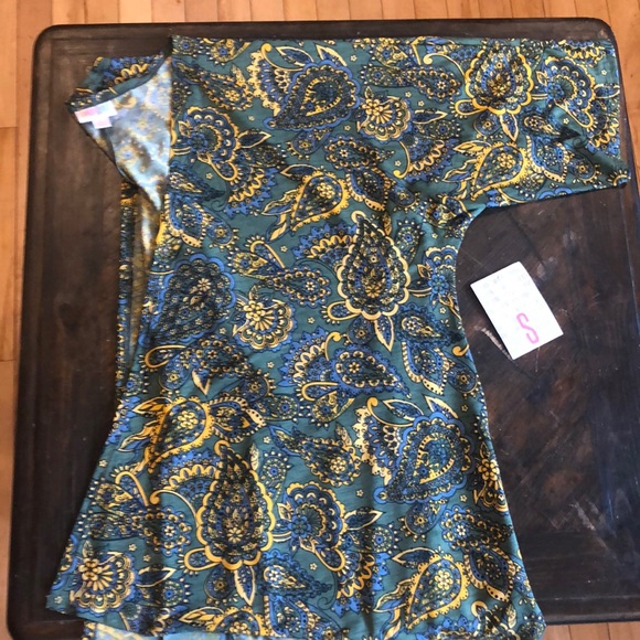 Small LuLaRoe Lindsay - Picture 1 of 2